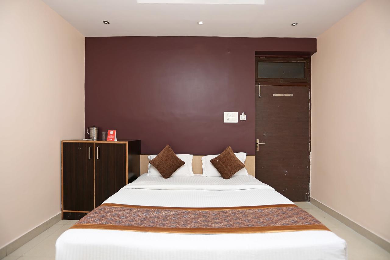 Oyo 11596 Sanjay Guest House Канпур Екстериор снимка