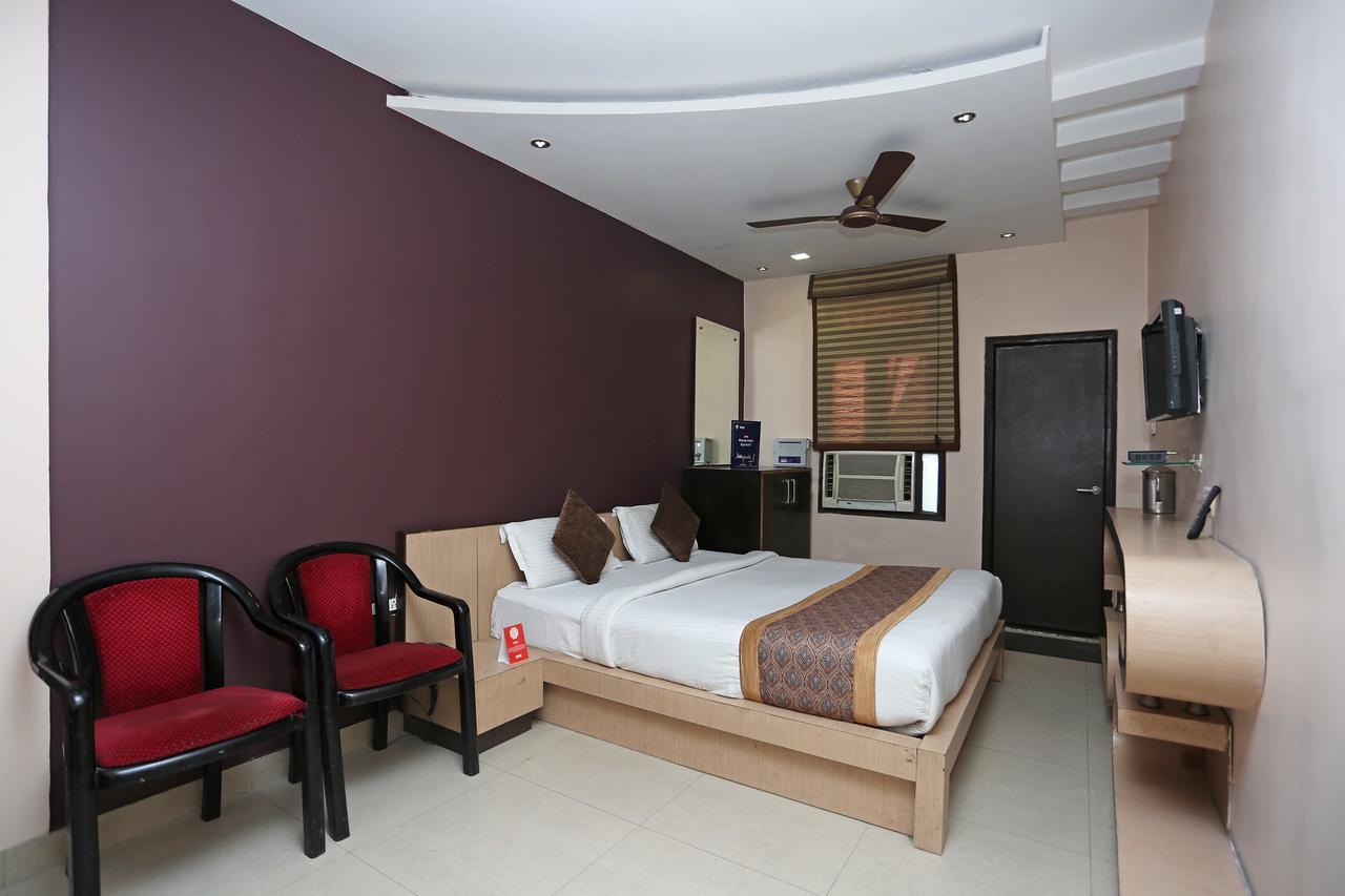 Oyo 11596 Sanjay Guest House Канпур Екстериор снимка