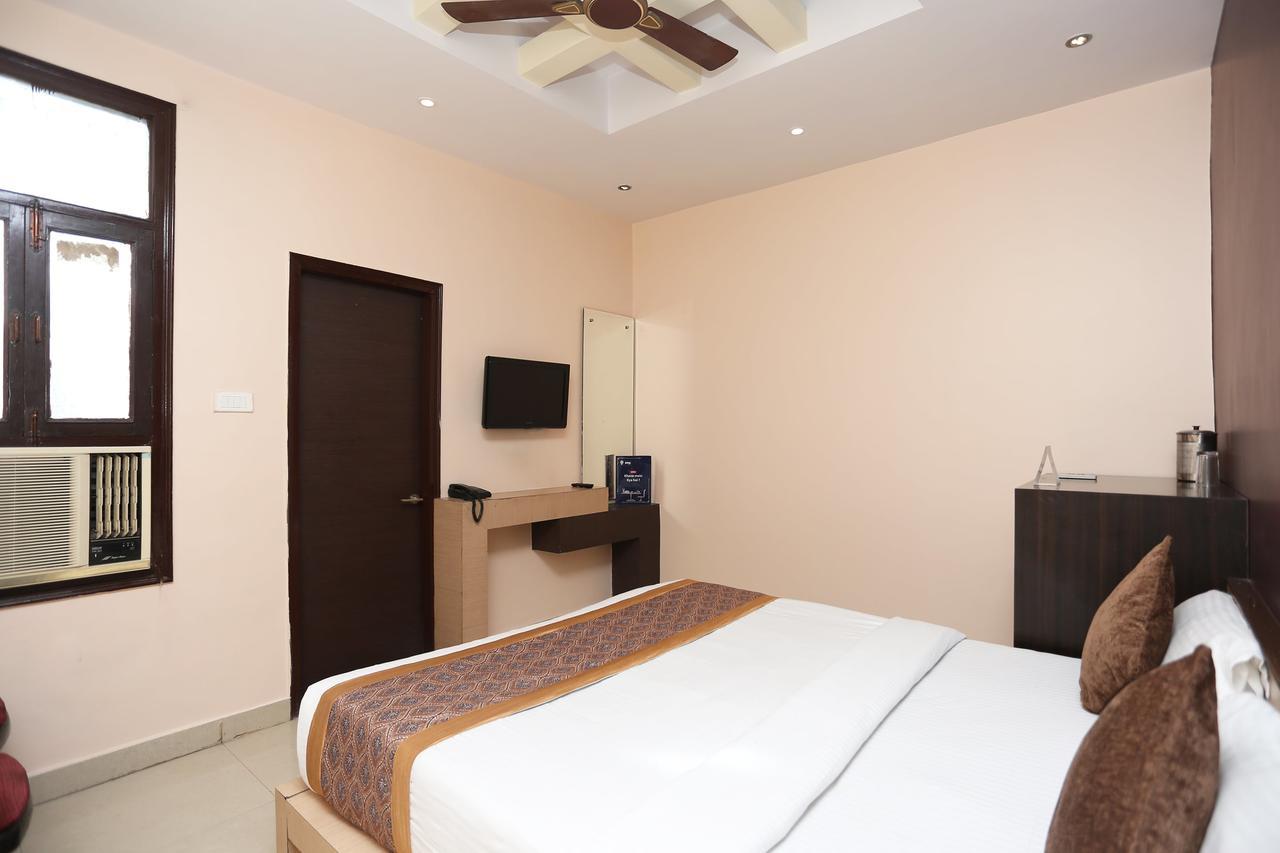 Oyo 11596 Sanjay Guest House Канпур Екстериор снимка