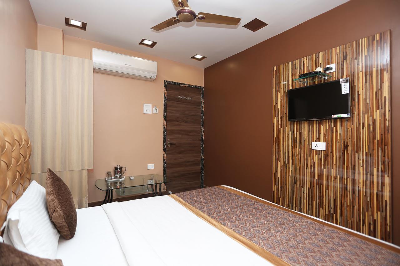 Oyo 11596 Sanjay Guest House Канпур Екстериор снимка