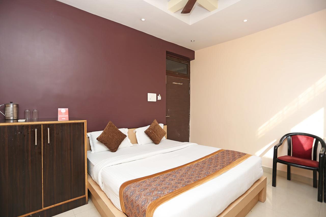 Oyo 11596 Sanjay Guest House Канпур Екстериор снимка
