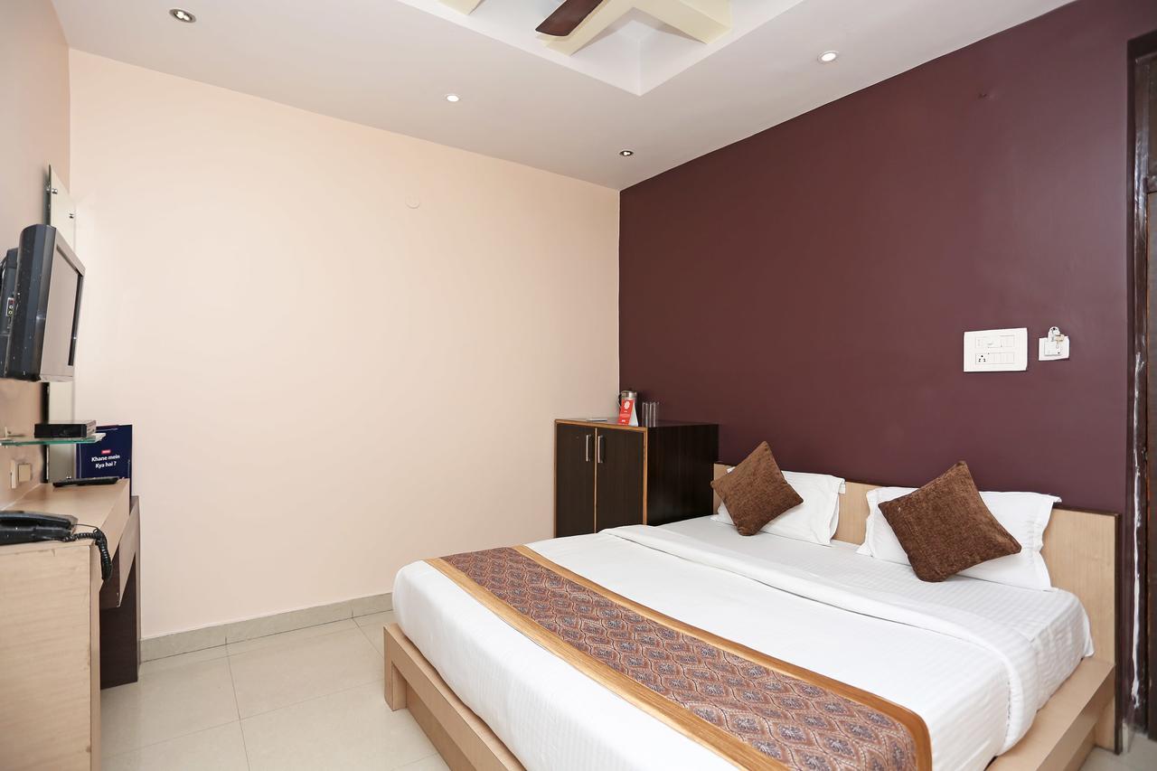 Oyo 11596 Sanjay Guest House Канпур Екстериор снимка
